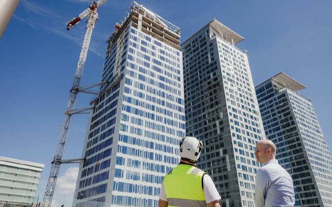 Ubrzajte gradnju s našim samopenjućim građevinskim dizalom